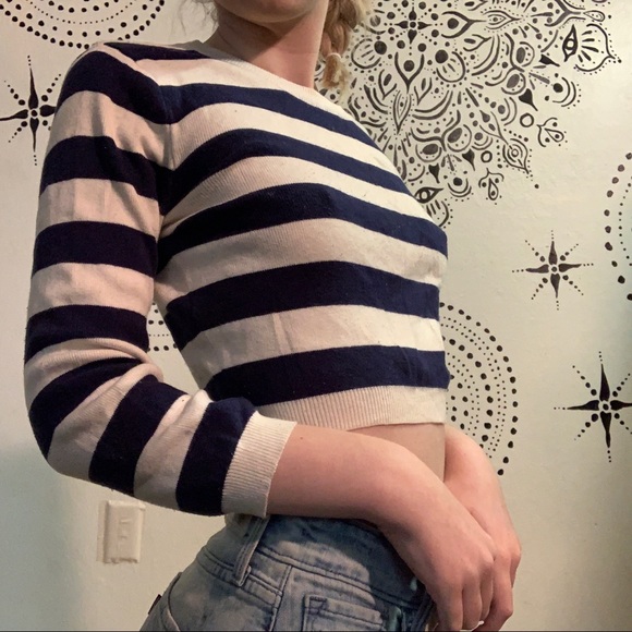 Cropped Striped Sweater - Picture 3 of 3